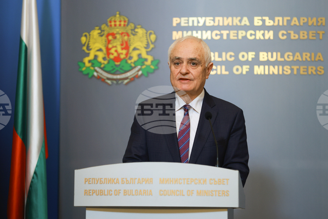 Ще имаме общо шест хеликоптера за гасене на пожари, обяви министърът на отбраната Атанас Запрянов