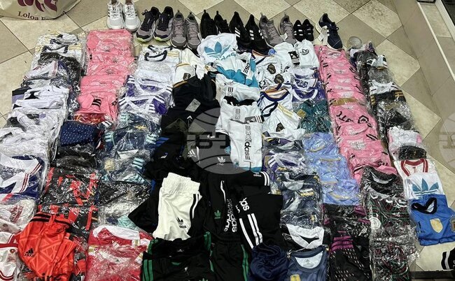 Криминалисти иззеха около 450 артикула с лого на известни запазени търговски марки от три адреса в Шумен 