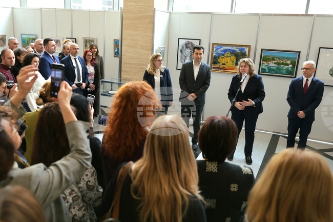 Parliament Hosts Exhibition to Raise Funds for Children with Leukaemia