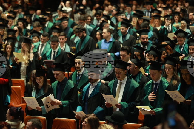 Все повече чуждестранни студенти избират да се обучават в български университети, като през академичната 2024/2025 година те са общо 16 995