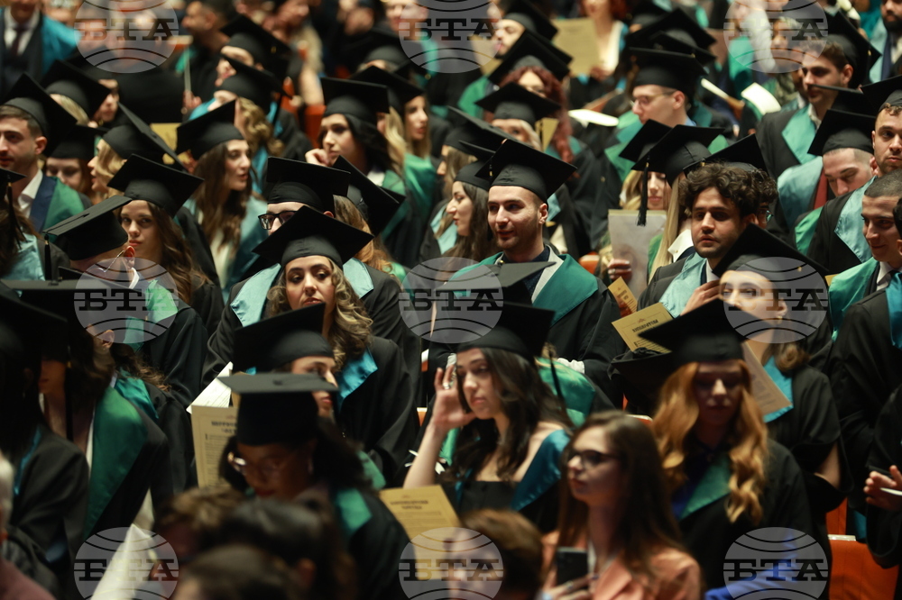 Общо 16 995 чуждестранни студенти се обучават в страната през академичната 2024/2025 година и те са повече със 779 от предходната година 