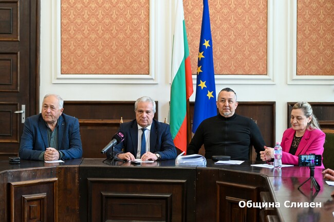 Община Сливен: Избират временна комисия за новата общинска наредба за стипендиите