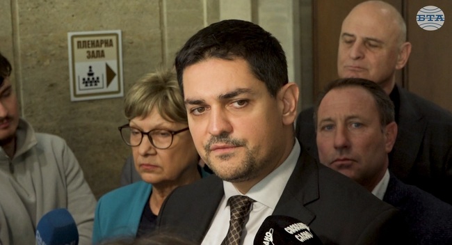 Приемането на еврото веднага ще доведе до инфлационен натиск върху крайния потребител, казаха от „Морал, единство, чест“