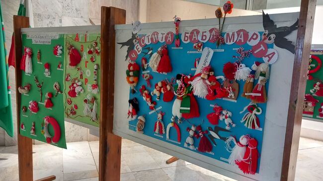 Надеждата за здраве, пролет и добър живот грейна в над 250 мартеници във фоайето на Община Стара Загора