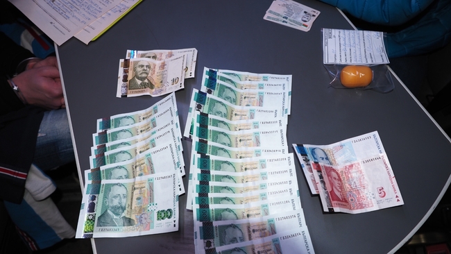 МВР: Разпространител на наркотици предложи 20 000 лева подкуп на полицаи, задържан е за 72 часа 