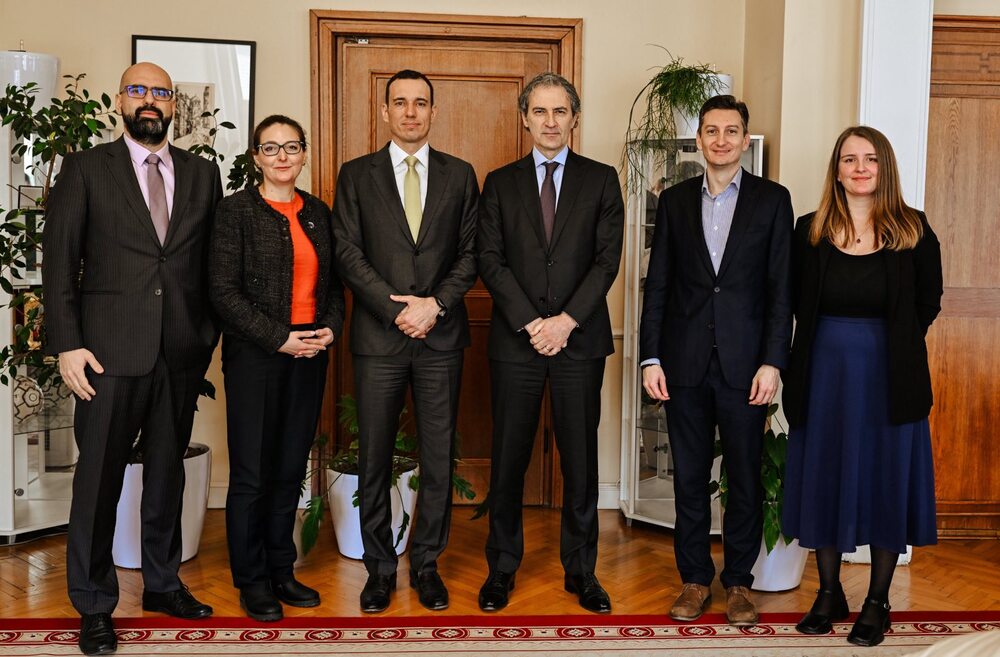 Възможностите за финансиране на проекти за енергийната ефективност на София обсъдиха кметът Васил Терзиев и представители на ЕБВР