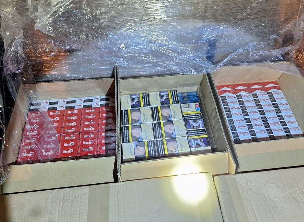 Задържаха 140 000 къса цигари в палети с портмонета при проверка на товарен автомобил в района на „Дунав мост 2“ при Видин