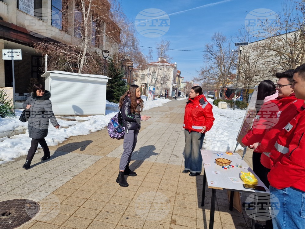 Послания срещу тормоза в училище отправят граждани на Търговище в акция на младежкия Червен кръст