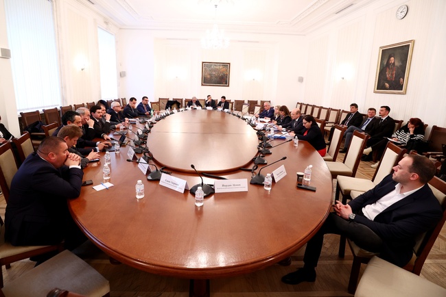 Парламентарната Комисия по икономическа политика и иновации прие на първо четене проекта на държавния бюджет за 2025 г.
