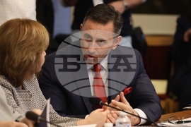 Парламент - Комисията по бюджет и финанси - Комисия по труда и социалната политика - Комисия по здравеопазването - съвместно заседание