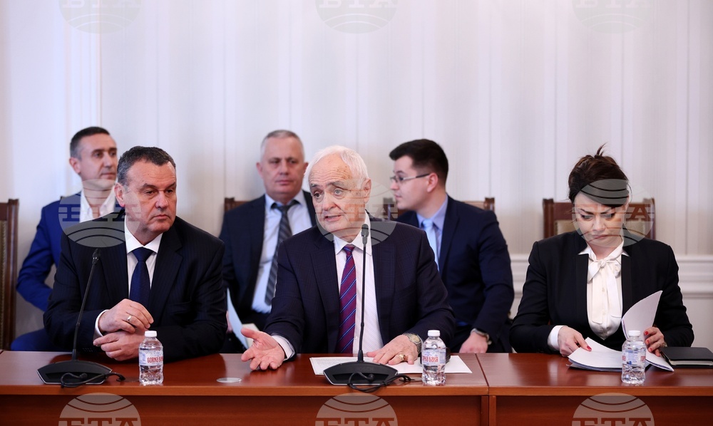Бюджетът ще осигури попълване на вакантни длъжности, отливът в армията спря, каза министърът на отбраната Атанас Запрянов