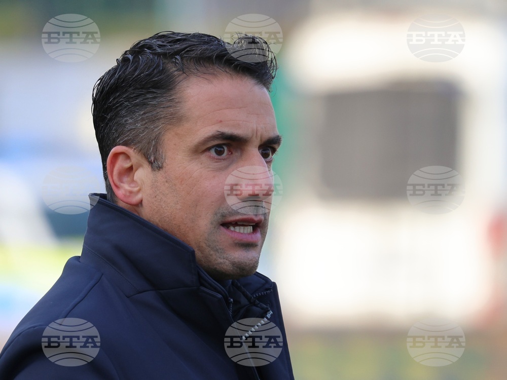 "Загубихме двубоя от нищото", смята треньорът на Левски Хулио Веласкес след поражението от Черно море