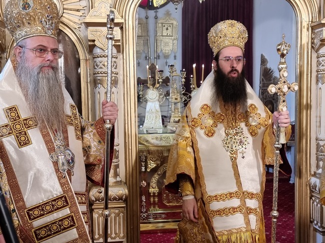С камбанен звън и архиерейско богослужение отвори отново врати обновеният храм „Св. Александър Невски“ в Бакаджишкия манастир