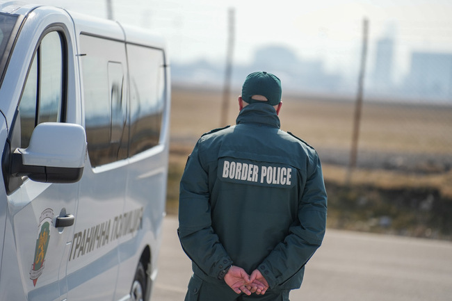 Главна дирекция „Гранична полиция“ обяви обществена поръчка за закупуване на общо 130 ръчни термовизионни камери