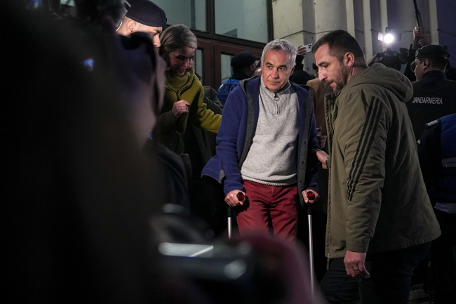Румънската полиция иззе оръжия, злато и пари в брой в рамките на разследването срещу Калин Джорджеску