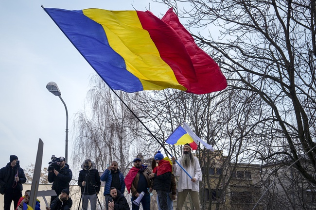 Протест на румънската крайнодясна партия АУР блокира движението в района на Университетския площад в Букурещ