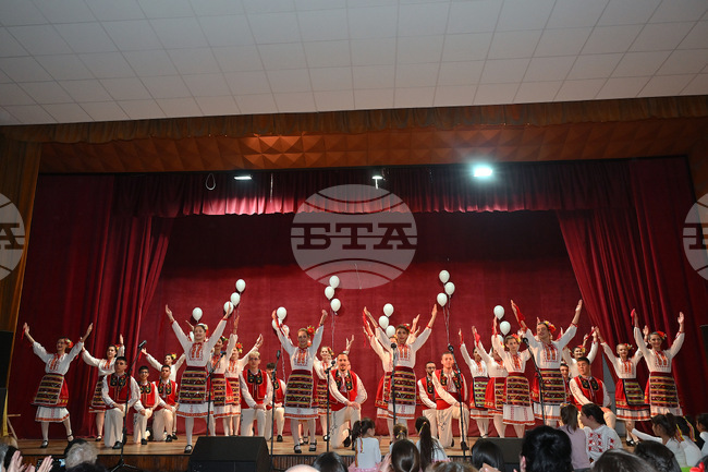 С благотворителен концерт „Предай доброто нататък“ бяха набрани средства за лечение на болна учителка и композиторка от Монтана