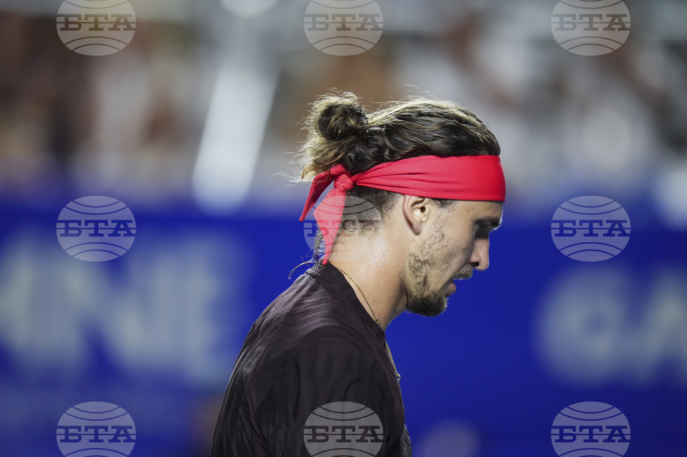 Водачът в схемата Александър Зверев отпадна във втория кръг на турнира по тенис от сериите "Мастърс" в Индиън Уелс