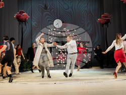 „Когато розите танцуват“ в Сатирата, снимка – Сатиричен театър