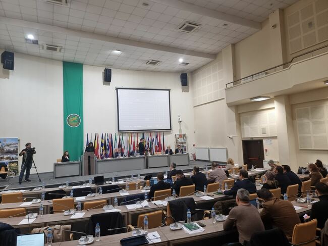 Заседанието на Общински съвет Стара Загора започна с декларация на „Възраждане“, мнозинството от общинските съветници напуснаха залата