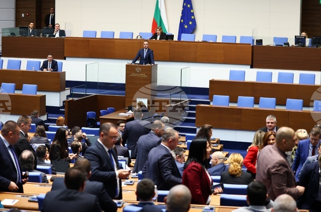 Парламентът обсъжда проект на декларация за осъждане на системните агресивни действия на партия „Възраждане“