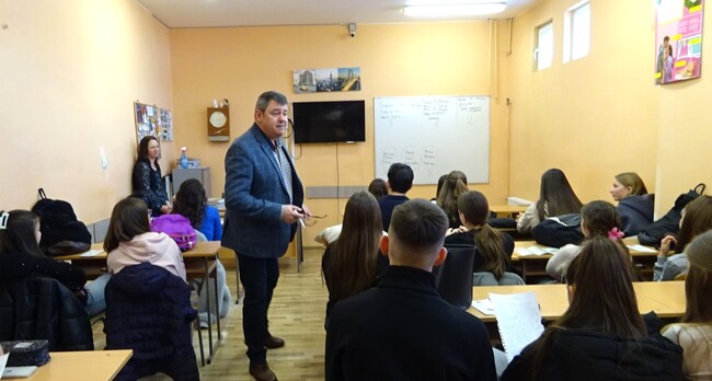 Районен съд – Разград: Престъпленията против личността и собствеността във фокуса на поредните беседи в Математическата гимназия