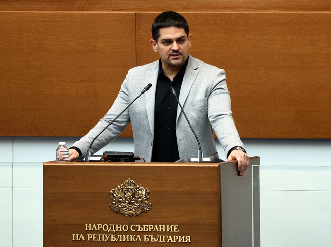 Надявам се „Величие“ да влязат по-бързо в парламента, за да натрупаме по-голямо мнозинство, каза Радостин Василев