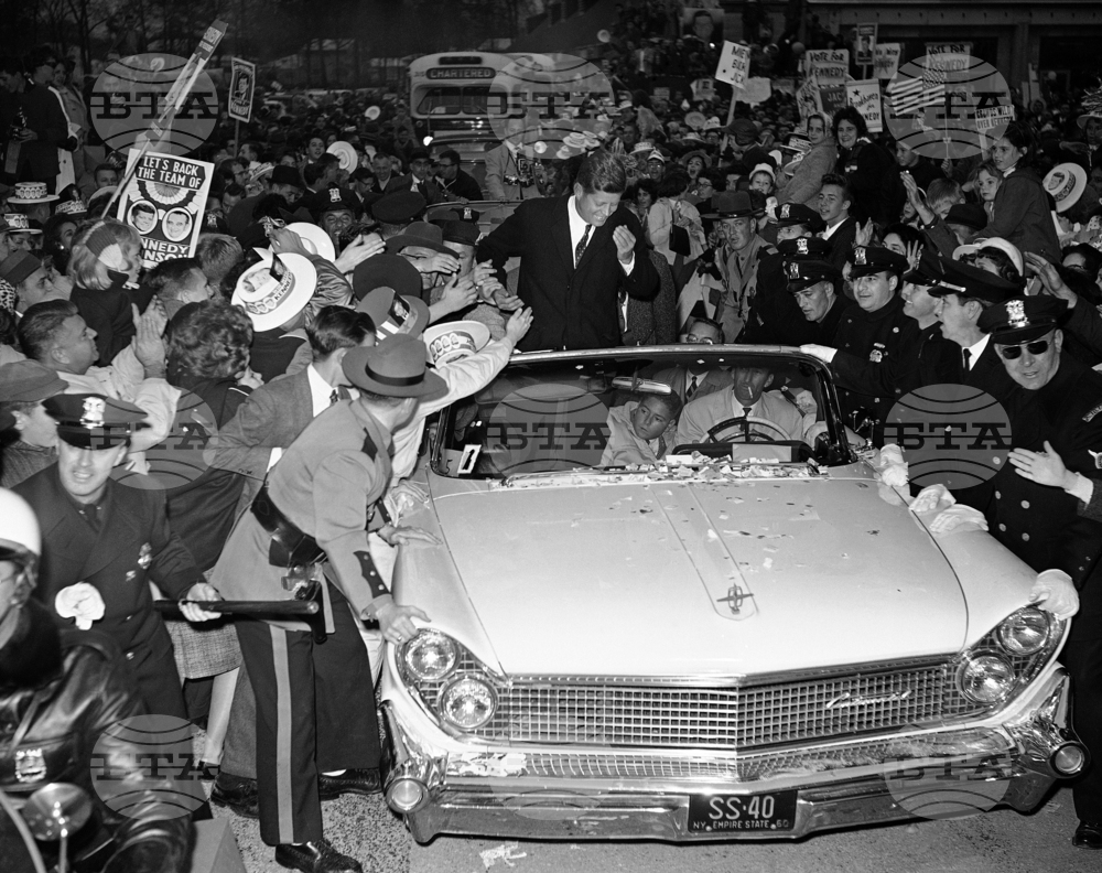 На 1 март 1961 г. Джон Кенеди създава независима правителствена агенция „Корпус на мира“