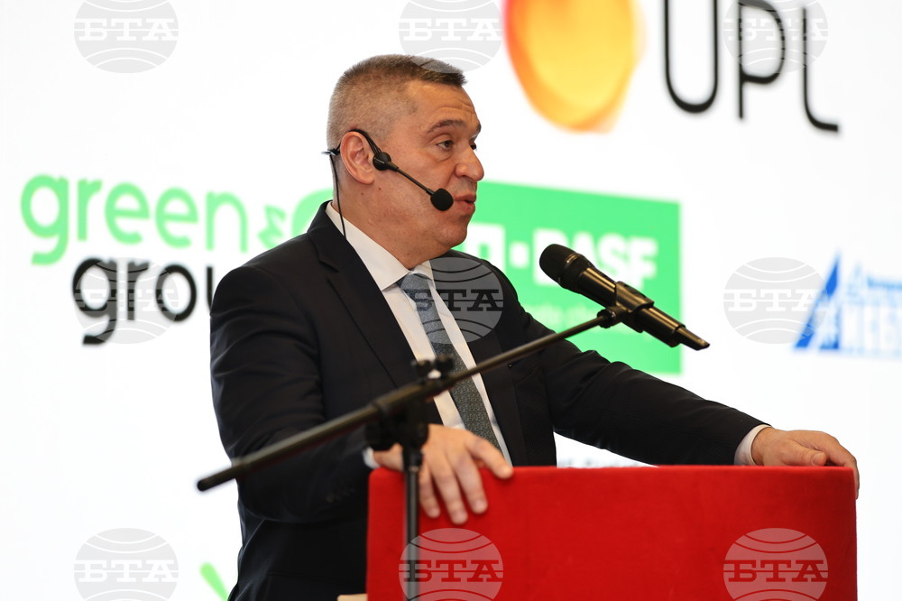 Министърът на земеделието и храните Георги Тахов откри Третата национална среща на производителите на плодове и зеленчуци в Пловдив