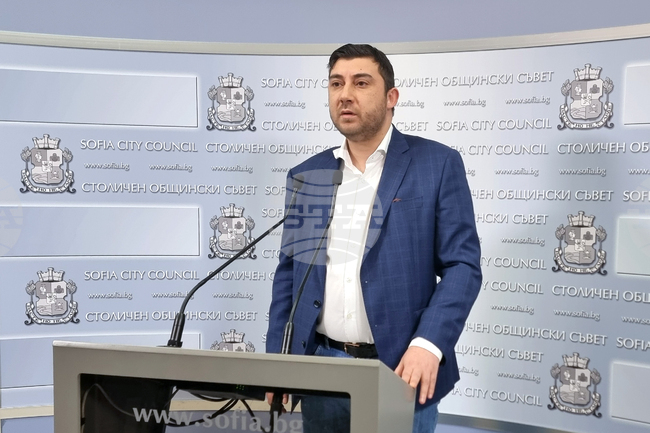 Увеличаването на цената за престой на наказателен паркинг в София има за цел да намали броя на нарушенията, каза Карлос Контрера