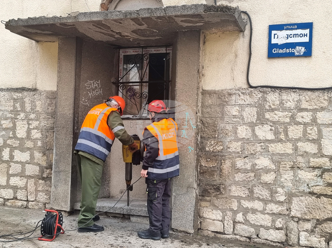 Employment Agency: April Hiring Boost Cuts Jobless Rate to 5.25%