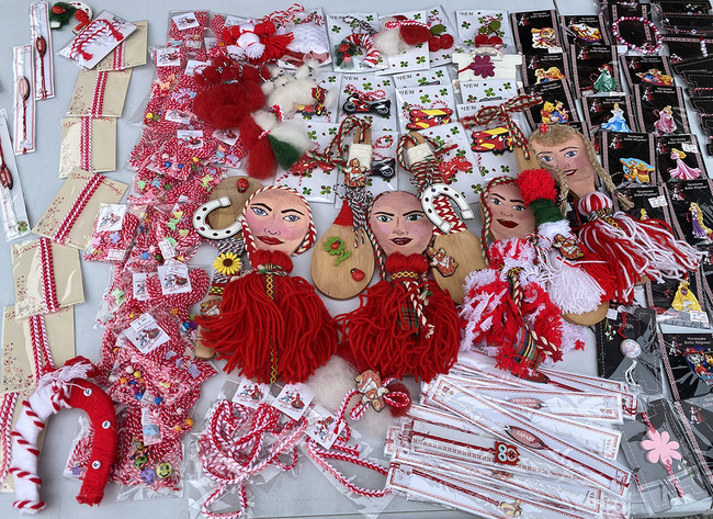 Мартенски базар провеждат за трета поредна година луковитски ученици