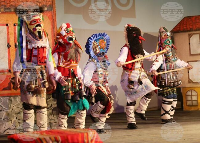 Най-малките пазители на кукерските традиции в Ямболско дадоха началото на маскараден фестивал „Кукерландия”