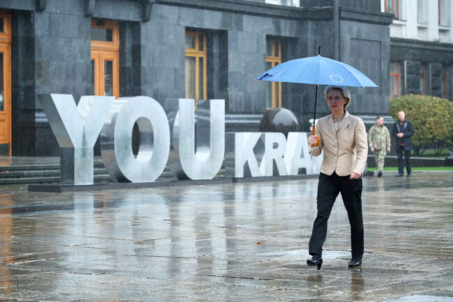 Фон дер Лайен ще участва в срещата в Лондон за Украйна