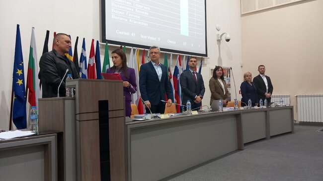 Община Стара Загора да проучи подробно финансовото състояние на Онкодиспансера, реши днес Общинският съвет