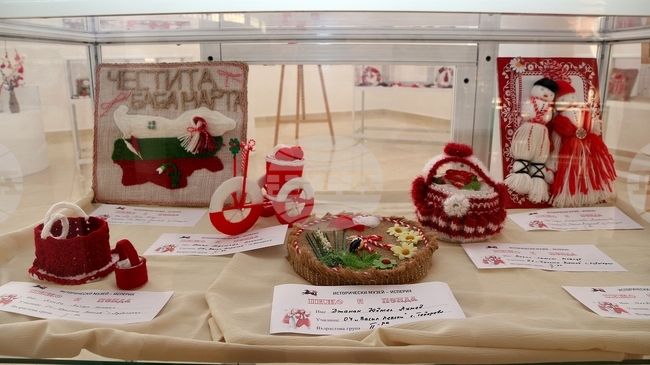 Българите почитат обичая Баба Марта, който е с хилядолетна традиция