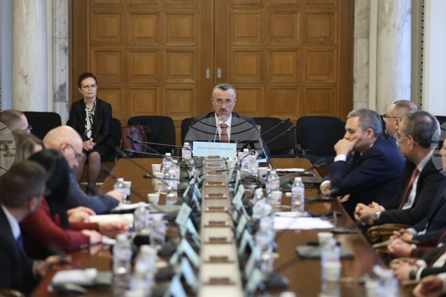 Единственият кандидат за управител на НЗОК беше изслушан в здравната комисия на парламента