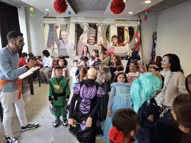 Карнавал бе организиран в Българското неделно училище „Св. св. Кирил и Методий“ в Атина