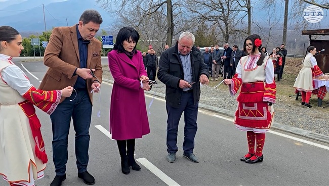С официална церемония беше открит ремонтираният и реконструиран път между петричките села Гега и Струмешница