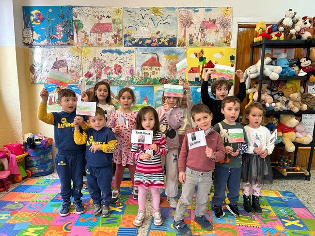 В училище „Бачо Киро” в Алкоркон, Испания, почетоха Васил Левски със състезание за най-дълъг скок