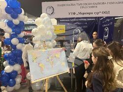 Националната търговско-банкова гимназия е училището с най-много ученически фирми в света, стана известно на откриването на 26-тия панаир на гимназията. Снимка: МОН 