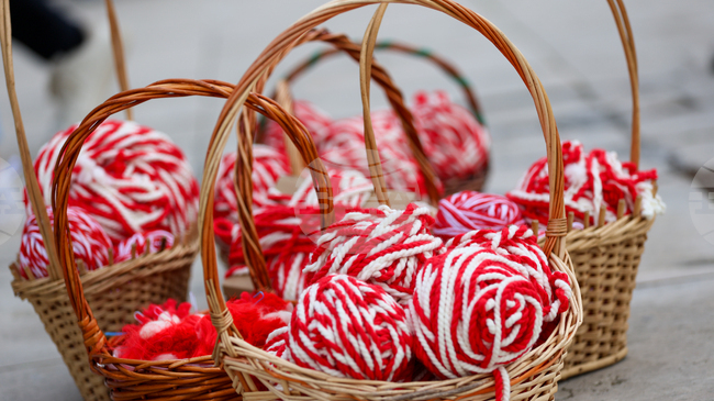 Танцьорите от състав „Българска роза“ в Ница, Франция, ще организират днес ателие за изработка на мартеници