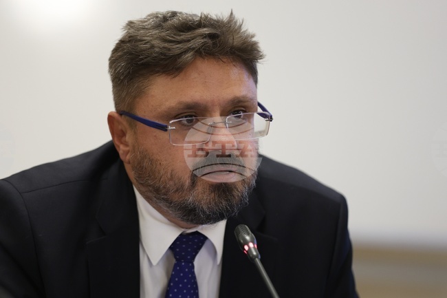 БТА пести бюджетни средства, докато се развива, каза генералният директор Кирил Вълчев и призова парламента да приравни възнагражденията в обществените медии с учителските