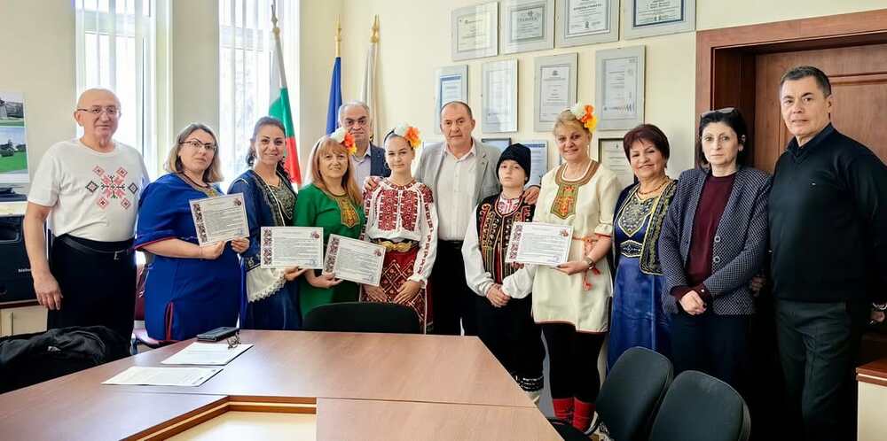 С нови носии ще танцуват вече самодейците към читалищата в община Кубрат 