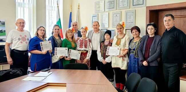 С нови носии ще танцуват вече самодейците към читалищата в община Кубрат 