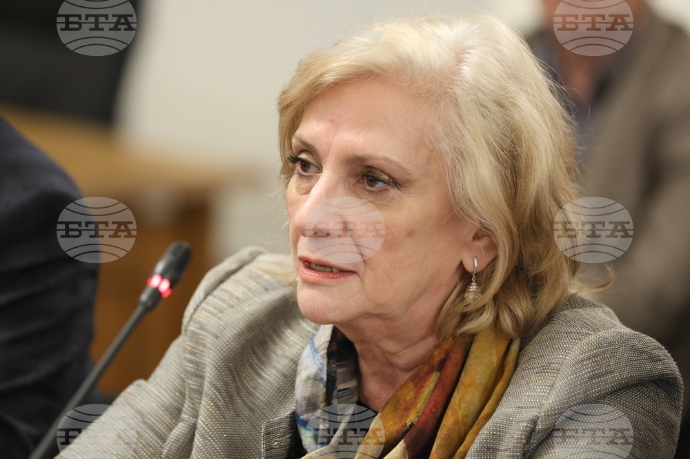 Освен изисквания, хората, които работят в обществените медии, трябва да получават и мотивация, каза Искра Михайлова