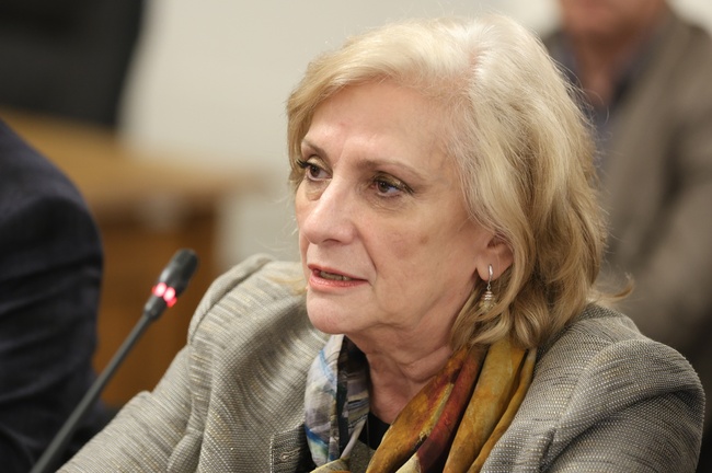 Освен изисквания, хората, които работят в обществените медии, трябва да получават и мотивация, каза Искра Михайлова