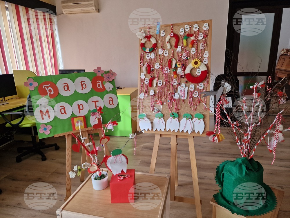 Ученици от Смолян се включват с благотворителен базар на мартенички в помощ на болно дете