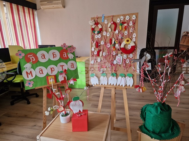 Ученици от Смолян се включват с благотворителен базар на мартенички в помощ на болно дете