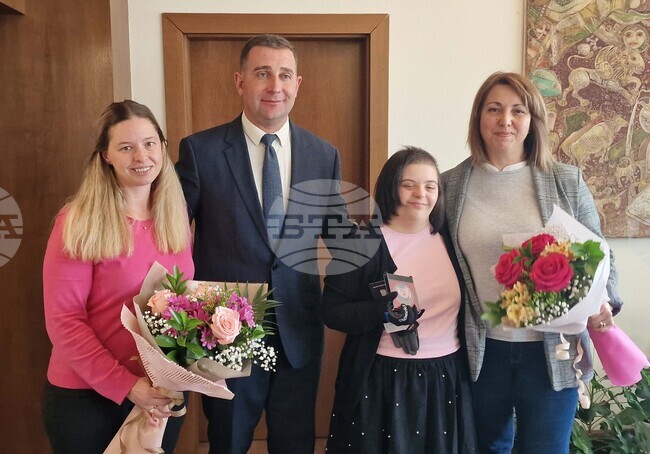 В Самоков се състоя тържествена церемония по изпращане на Константина Янакиева, която ще вземе участие в Зимните олимпийски игри на Спешъл Олимпикс 2025 в Торино